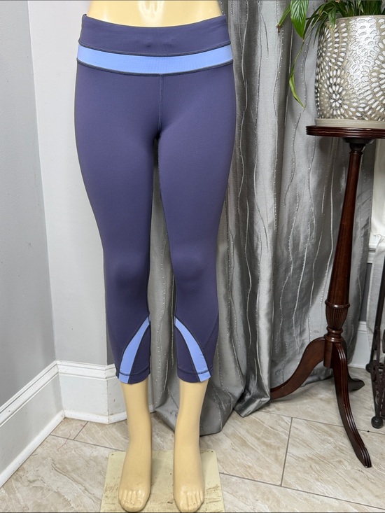 lululemon athletica Pants - Lululemon Women’s Sz 8 Purple Capri Leggings / Light Blue Accents Missing Tag